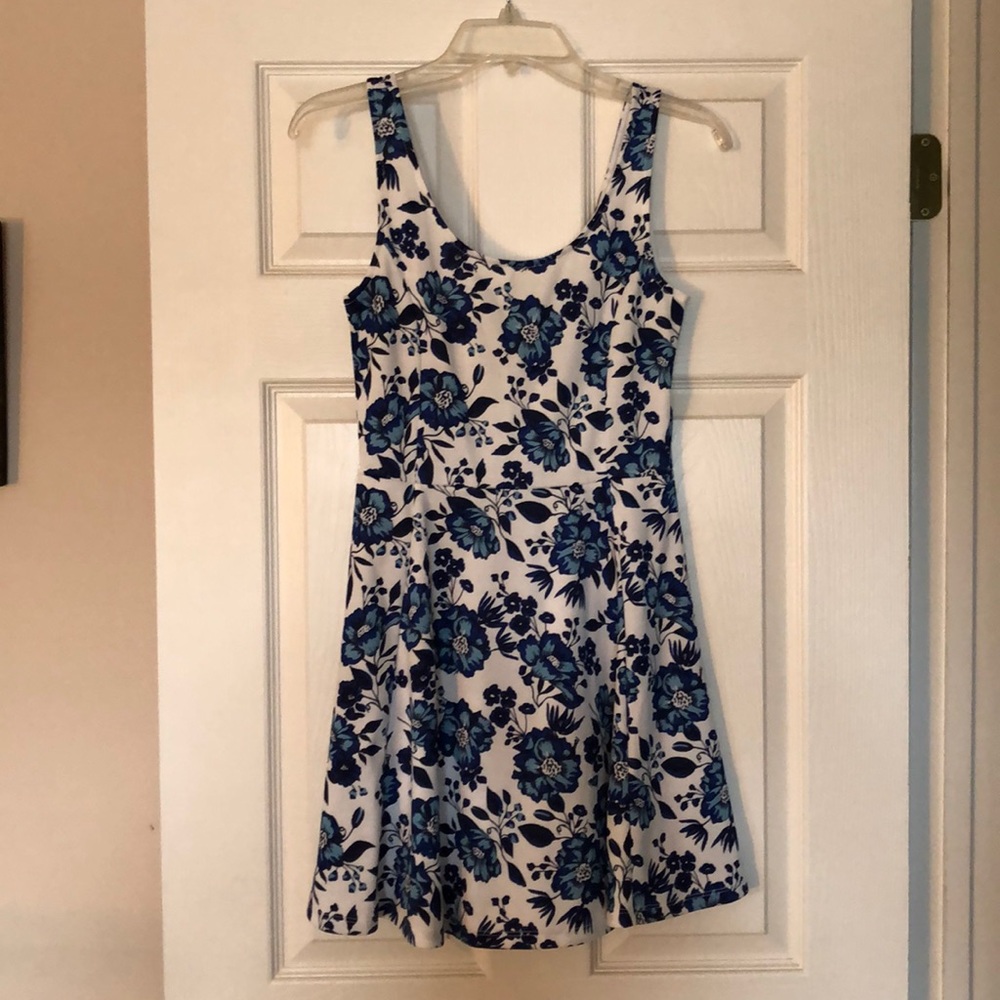 DIVIDED H&M floral dress
